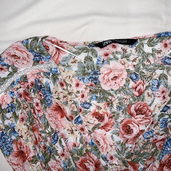 Chic Floral Ruffle Dress - Picture 2 of 4